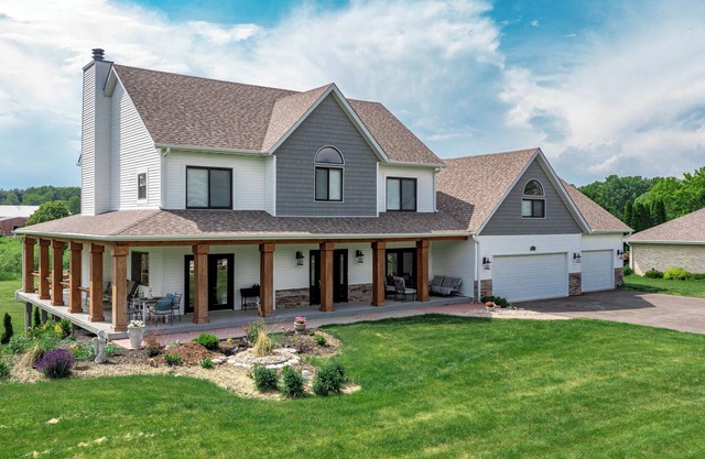 Rockford's Fully Remodeled Luxury Vacation Rental - ShawBnb