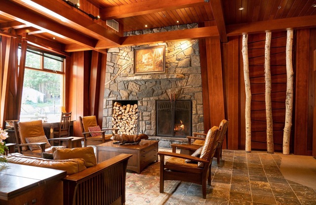 Rockies Room with Access to Grotto Hot Pools!