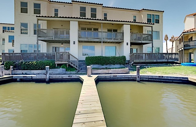 Rockport Mode | Bay Views, Great Fishing + Boating
