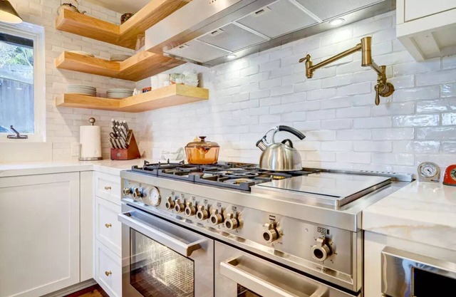 Rockridge Luxury Home w/ Chef's Kitchen Near Claremont Hotel, Cal Berkeley, BART