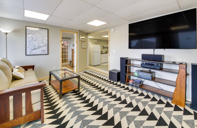 NEW! Rockwood Condo w/ Shared Dock + Lake Access!
