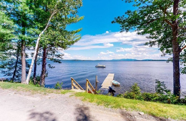 Rockwood Hills · Lake House: Private Dock | Pet-Friendly | Kayaks | Fire-Pit