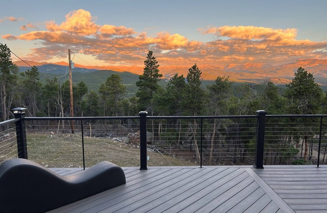 Rocky Mountain 3-bedroom house with Spectacular Views! New Listing!
