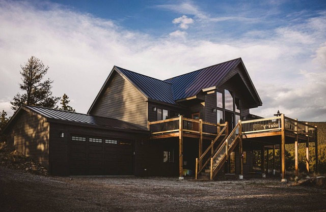 Rocky Mountain 4 bedroom Cabin with Hot Tub, Incredible Views, and Game Room