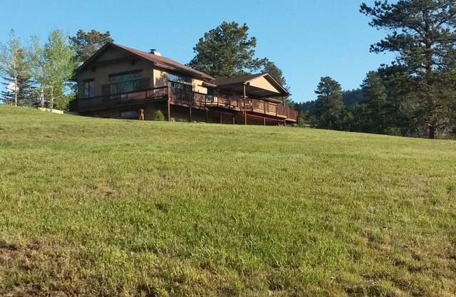 Rocky Mountain Estate with 5,000 sf & Close To Ski Resorts