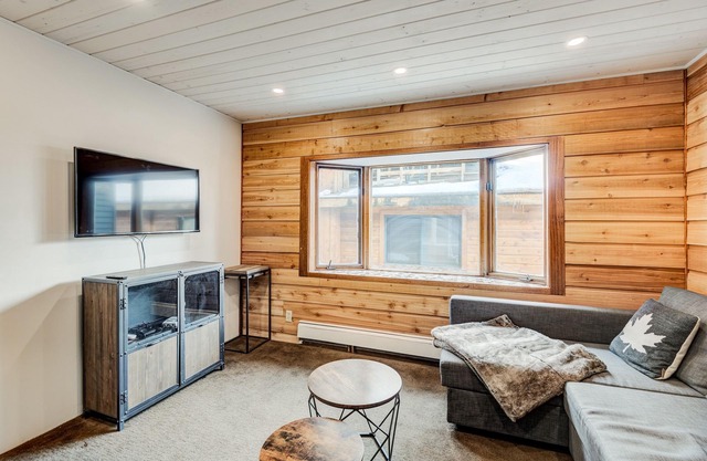 Rocky Mountain House - Sleeps 23