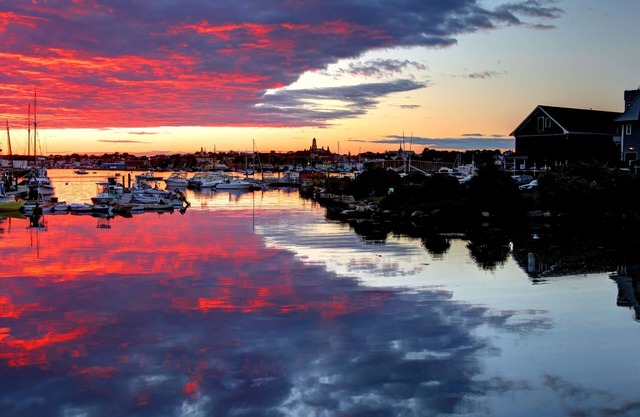 Rocky Neck waterfront 2 bed 2 bath apt walk to the beach, restaurants, galleries