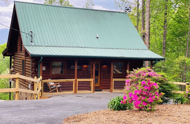 Rocky Top, Blick auf die Berge, Wifi, Privatsphäre, Whirlpool, King-Size-Bett, Gatlinburg