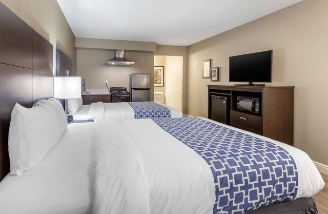 Rodeway Inn & Suites Ontario