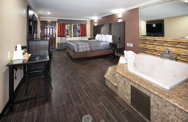 Rodeway Inn & Suites