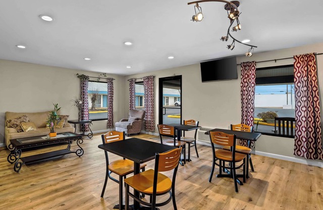 Rodeway Inn & Suites