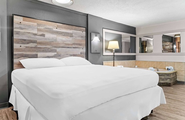 Rodeway Inn & Suites