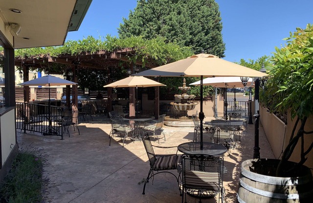 Rogue Regency Inn and Suites