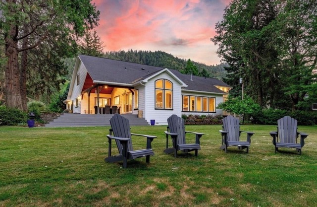 Rogue River Retreat- tranquility + modern comfort