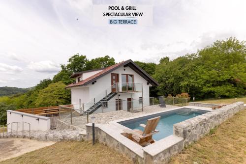 Roland House with Pool & Winery