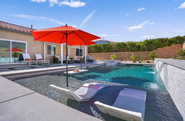 Rolling Hills: Luxury Home, Heated Pool, Mtn Views