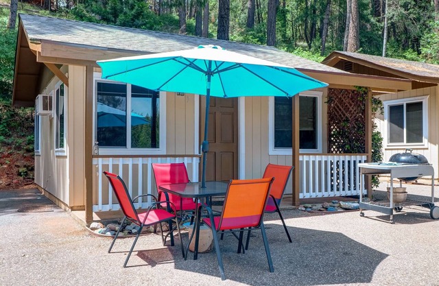Beautiful Rollins Lake Inn - Studio Cabin #7
