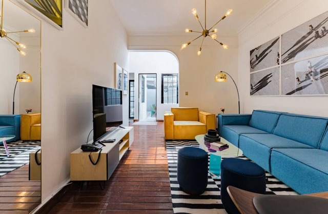 Roma Retreat: Modern Colonial Gem / 16 PAX