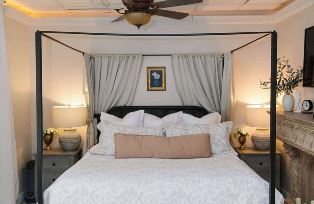Roman Themed Suite, Shower Massage Jets, King Bed!