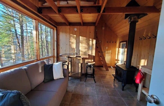 Romantic eco-cottage with mezzanine: La Perdrix