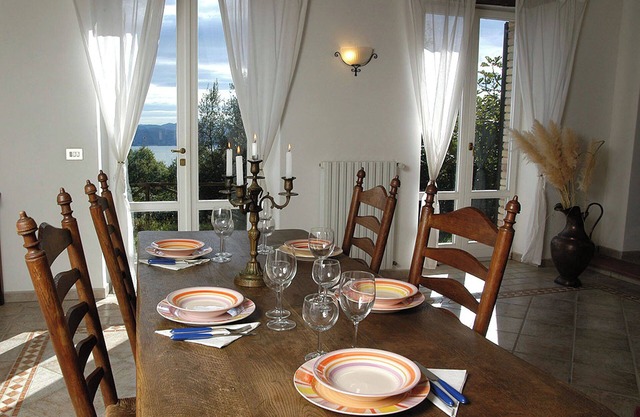 Romantisches Landhaus in traumhafter Alleinlage mit Seeblick