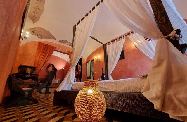 Romantic and cozy old mansion, suitable for families, dogs welcome.