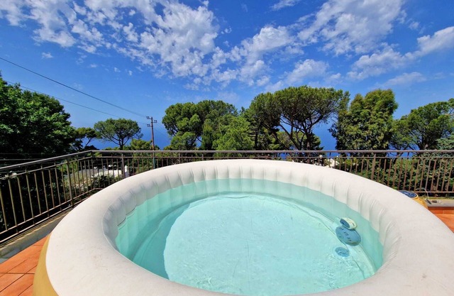 Romantic and luxurious villa with Jacuzzi pool