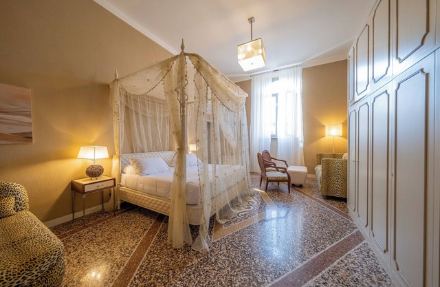 Romantic Apartment on the Lungarno of Pisa