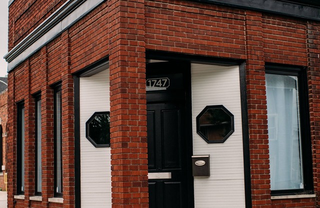Romantic Brick Hearth - entire building near DTFW!
