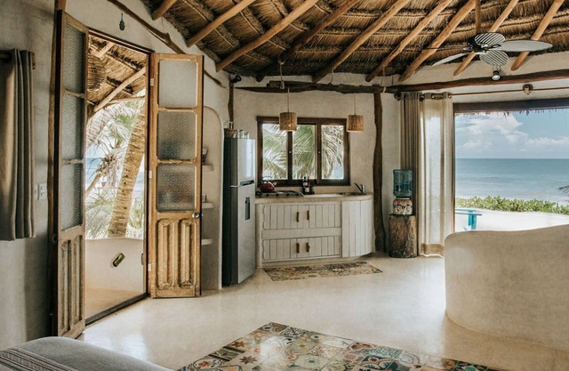 Romantic Bungalow on Tulum beach with turquoise sea at your doorstep!