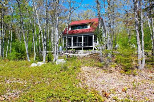 Romantic Cabin for a Weekend Getaway in Maine