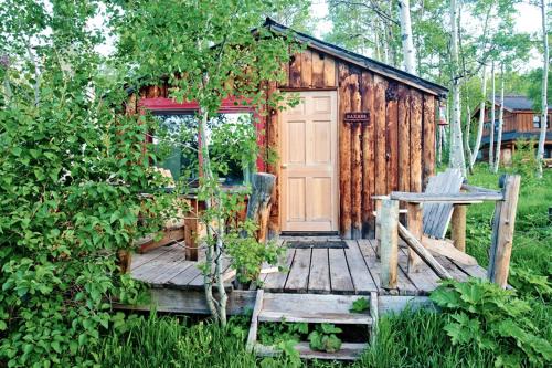 Romantic Cabin Rental with Stunning Hahns Peak Mountain Views