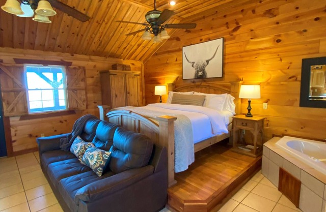 Romantic Cabin with Jacuzzi Tub. Ride-in Access to Wolf Pen Gap ATV trails