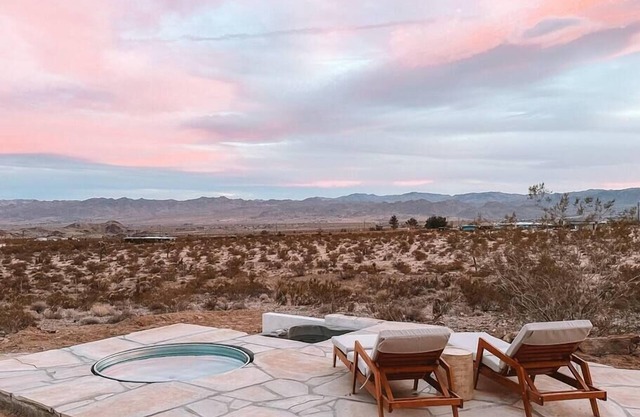 Romantic Cabin with Sweeping Views, Hot Tub, Cowboy Pool · Stone Hill