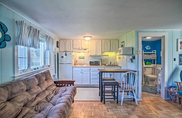 Romantic Cape Cod Studio w/ Patio, Near Beaches