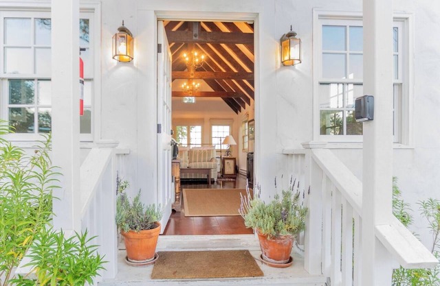 Romantic Carmel Cottage: Ocean & Country Views