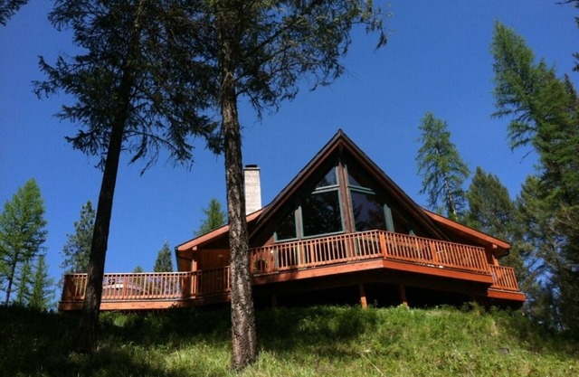 Cedar Chalet, sauber, gemütlich, hottub, Holzkamin, zentral gelegen und privat