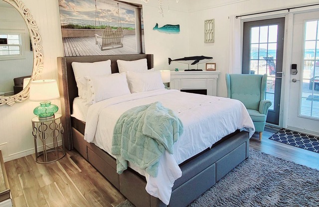 Romantic coastal getaway. Directly across from the ocean