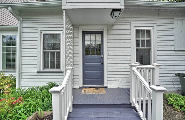 Romantic Country Apt by Lake Erie & Wineries!