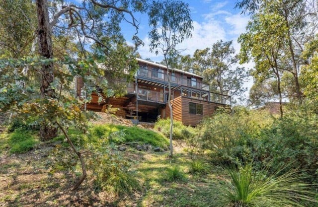 Romantic couples retreat with creek - Perth hills