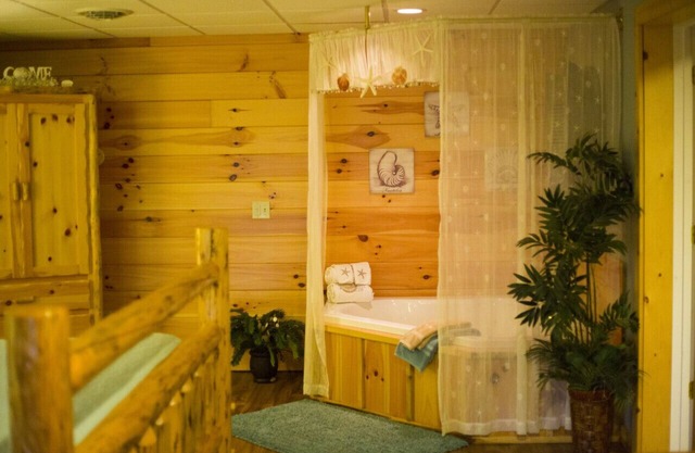 Romantic Couples Suite with Jacuzzi Tub and Kitchenette