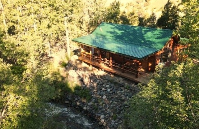 ROMANTIC CREEKSIDE ARTISTS RETREAT IN 18 ACRES