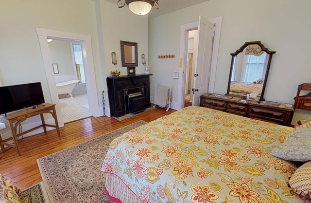 King-The Dogwood Room-Suite-Strassenblick-Eigenes Badezimmer
