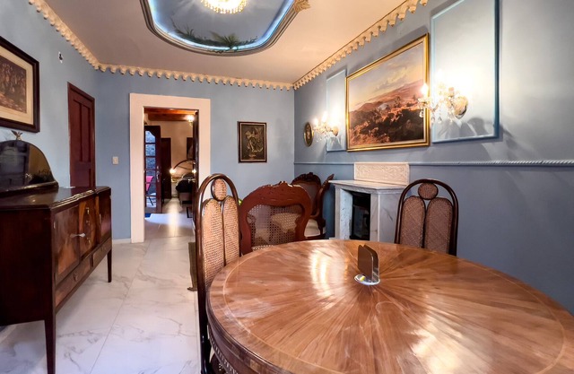 Romantic Downtown historical Apartment