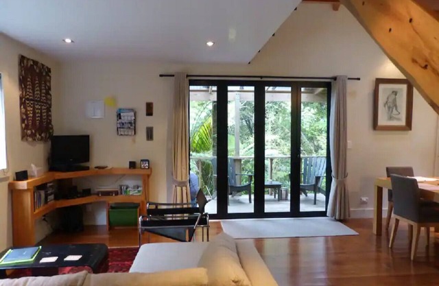 Romantic eco cottage retreat for two amidst quiet, private native bush setting.