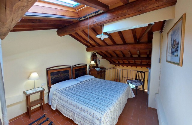 Romantische Wohnung, schöne Aussicht in Weingut zu Nähe von Florenz mit Pool.