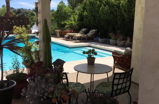 Romantic Get Away or Solitude for the Solo Traveler 3 Night Min, Weekly Discount