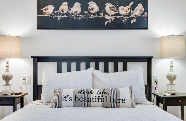 Romantic Getaway with Private Patio and Hot Tub on Main Street - Magnolia Suite