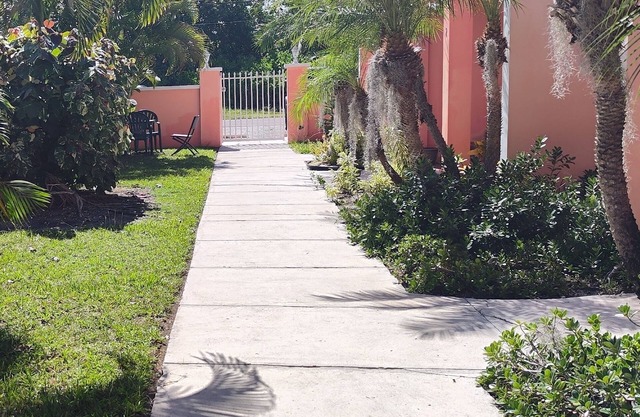 Romantic Getaways or Family fun. Enjoy Island Vibes at 2BR Townhome Near Beach!