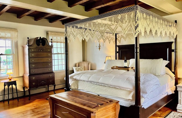 Romantic, Historic Haskell House near Casinos, Spa, Ocean Beach, Mystic!